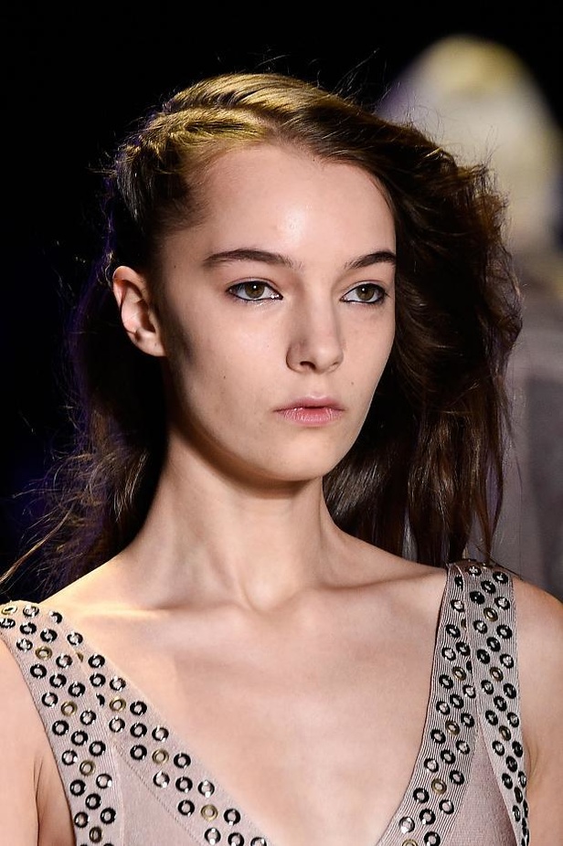 دار Hervé Léger تنتقل الى عالم الـPunk في مجموعة خريف 2016