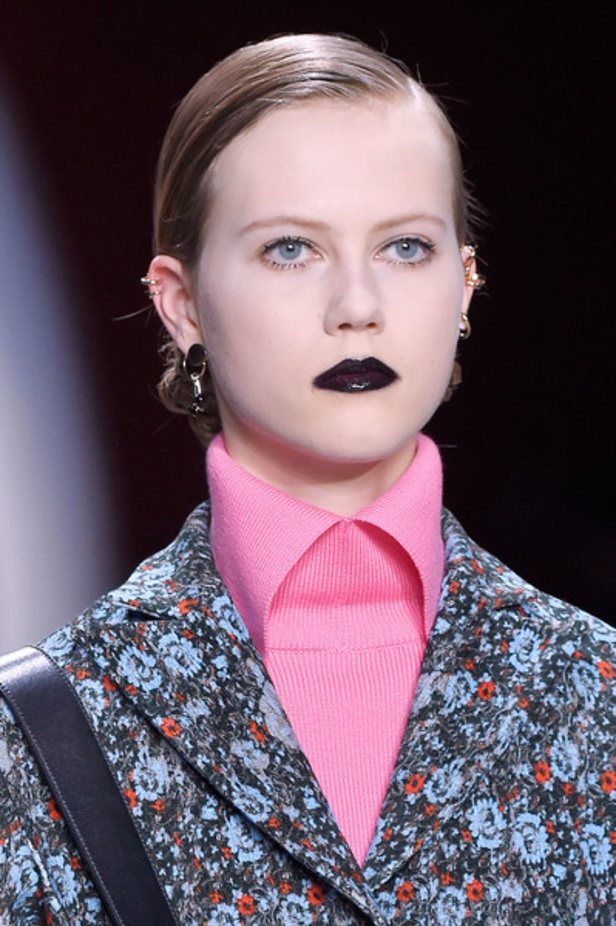 الأقمشة المطبّعة تبرز هوية ديور للأزياء الراقية 