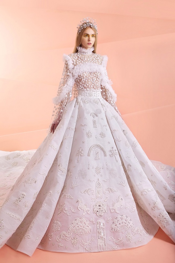 صخب من الجمال والألوان في تصاميم رامي قاضي