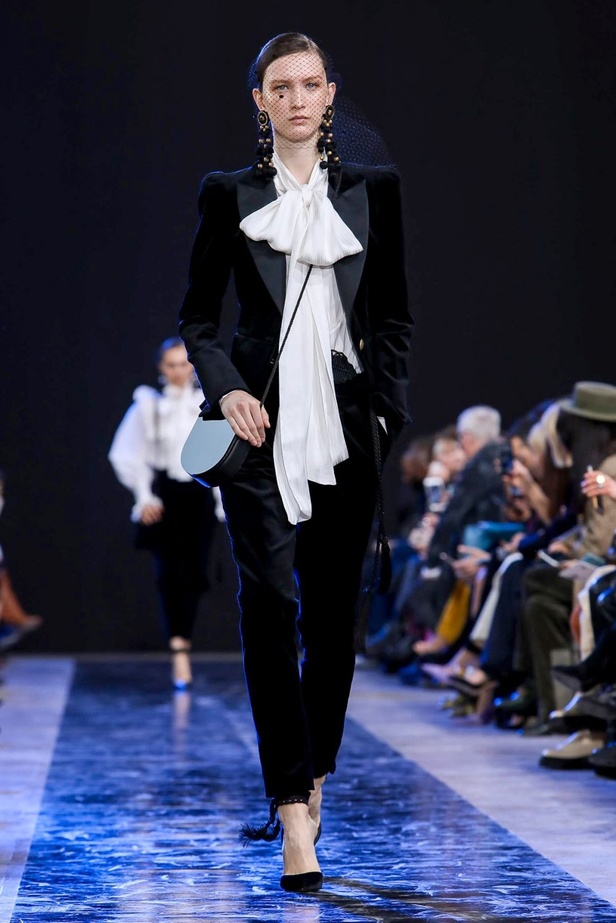 مجموعة Elie Saab لخريف وشتاء 2020-2021 خلال اسبوع الموضة في باريس