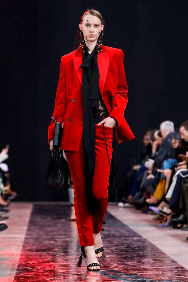 مجموعة Elie Saab لخريف وشتاء 2020-2021 خلال اسبوع الموضة في باريس
