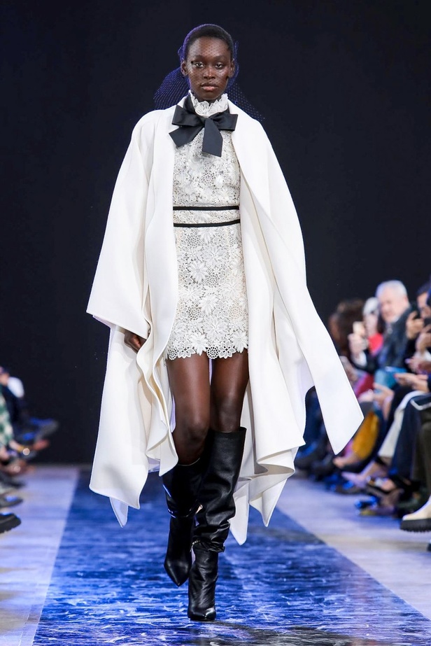 مجموعة Elie Saab لخريف وشتاء 2020-2021 خلال اسبوع الموضة في باريس