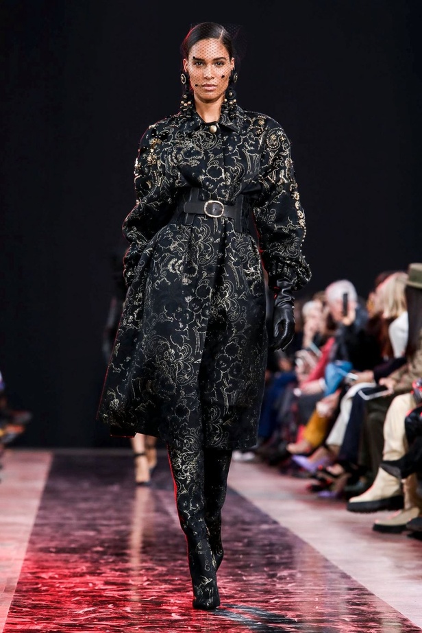 مجموعة Elie Saab لخريف وشتاء 2020-2021 خلال اسبوع الموضة في باريس