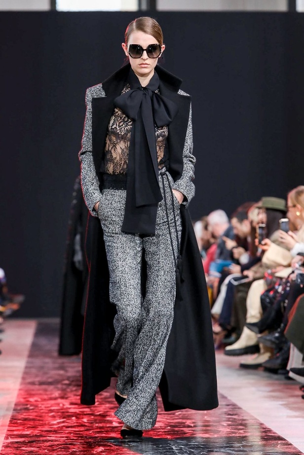 مجموعة Elie Saab لخريف وشتاء 2020-2021 خلال اسبوع الموضة في باريس