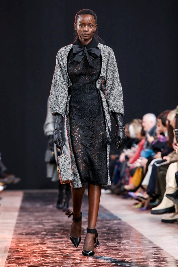 مجموعة Elie Saab لخريف وشتاء 2020-2021 خلال اسبوع الموضة في باريس