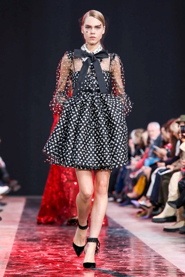 مجموعة Elie Saab لخريف وشتاء 2020-2021 خلال اسبوع الموضة في باريس