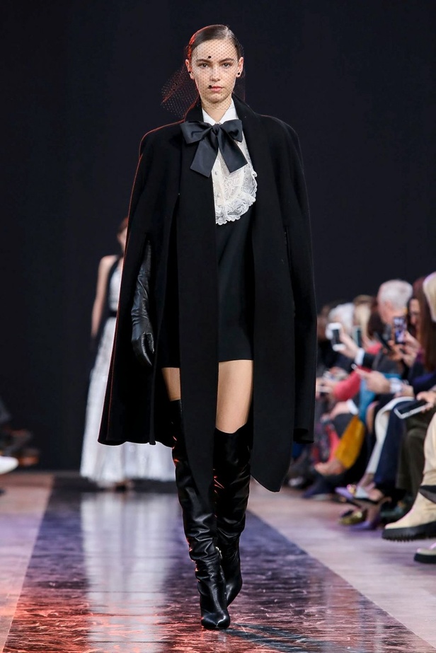 مجموعة Elie Saab لخريف وشتاء 2020-2021 خلال اسبوع الموضة في باريس