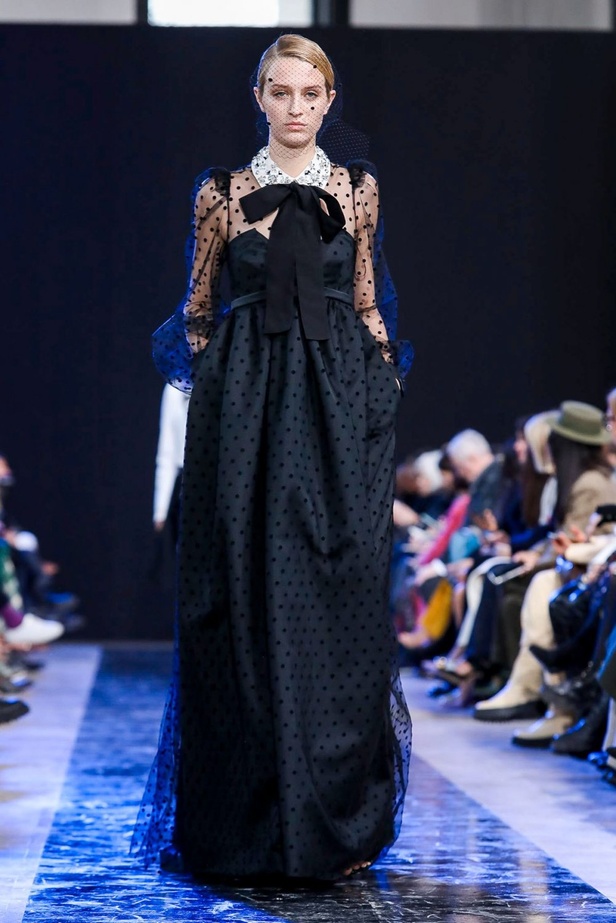 مجموعة Elie Saab لخريف وشتاء 2020-2021 خلال اسبوع الموضة في باريس