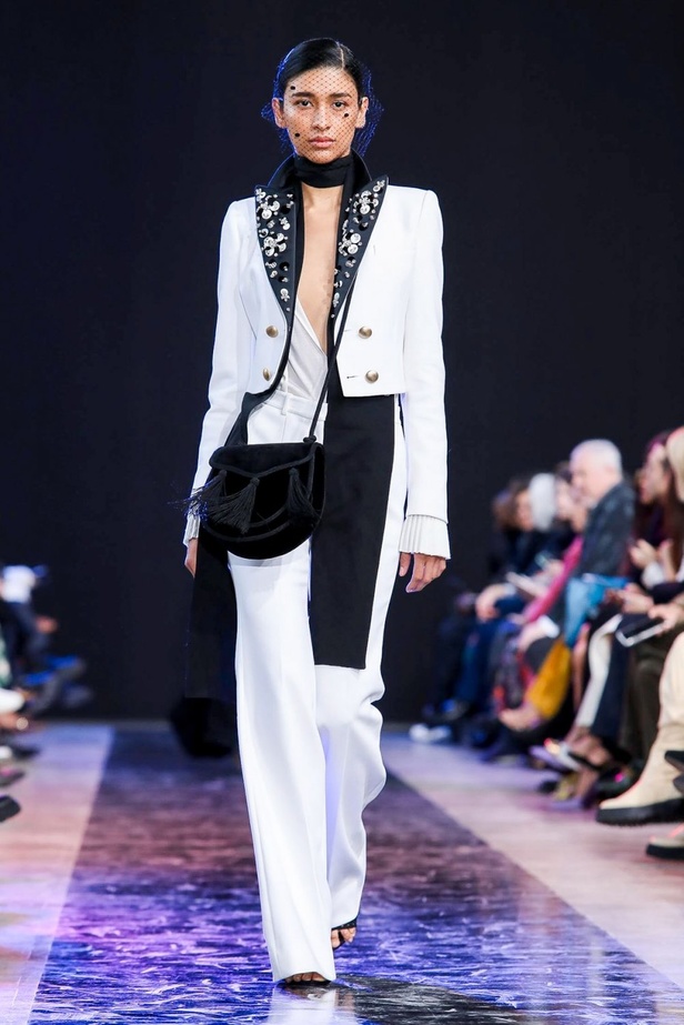 مجموعة Elie Saab لخريف وشتاء 2020-2021 خلال اسبوع الموضة في باريس