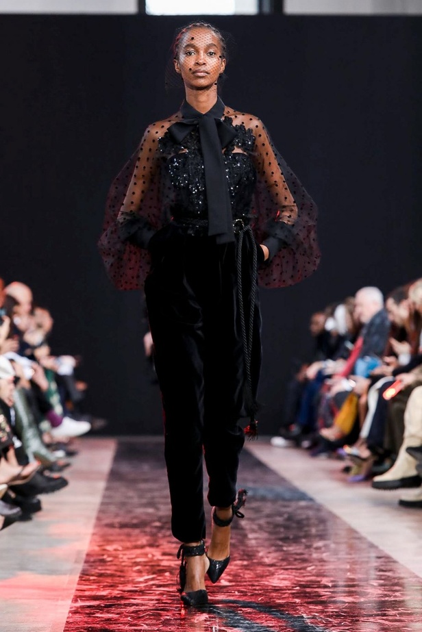 مجموعة Elie Saab لخريف وشتاء 2020-2021 خلال اسبوع الموضة في باريس