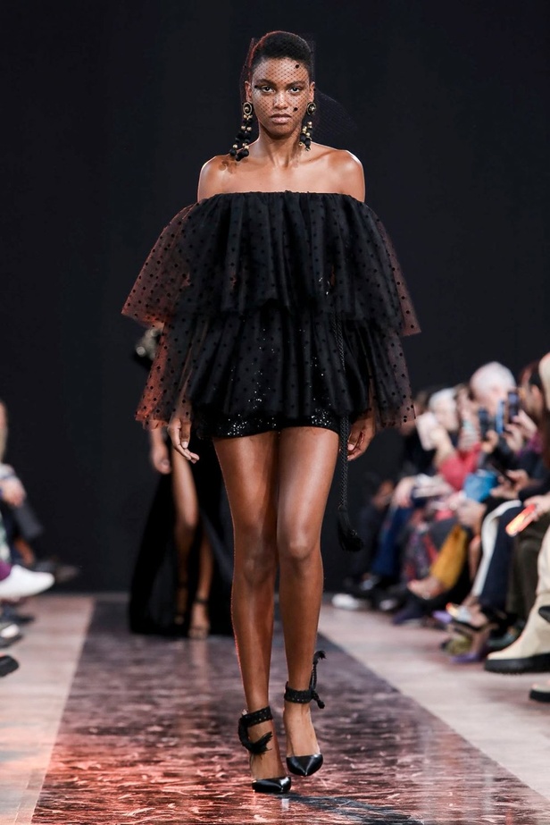 مجموعة Elie Saab لخريف وشتاء 2020-2021 خلال اسبوع الموضة في باريس