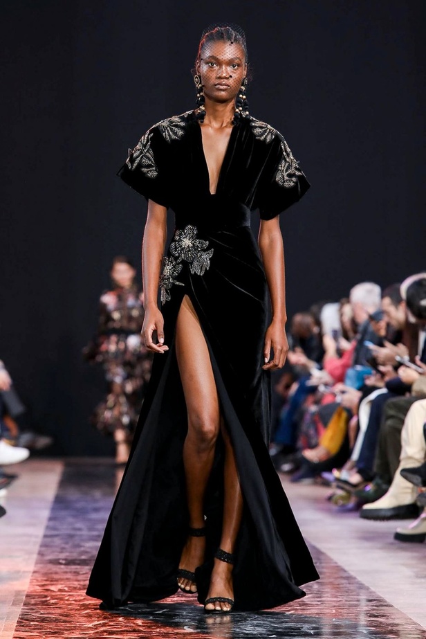 مجموعة Elie Saab لخريف وشتاء 2020-2021 خلال اسبوع الموضة في باريس