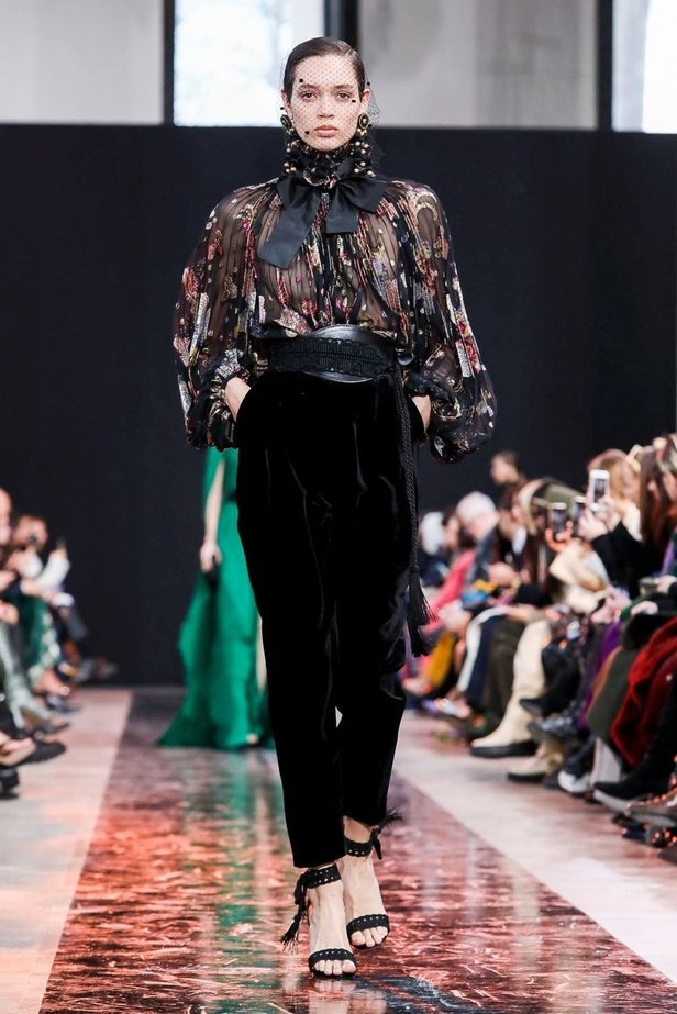 مجموعة Elie Saab لخريف وشتاء 2020-2021 خلال اسبوع الموضة في باريس