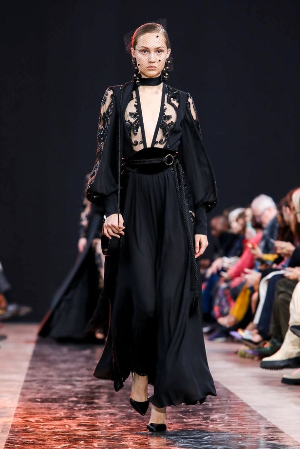 مجموعة Elie Saab لخريف وشتاء 2020-2021 خلال اسبوع الموضة في باريس