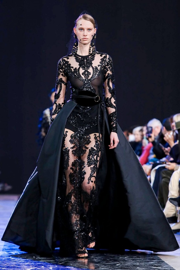 مجموعة Elie Saab لخريف وشتاء 2020-2021 خلال اسبوع الموضة في باريس