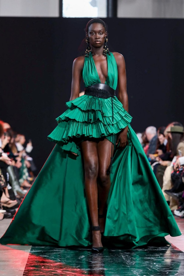 مجموعة Elie Saab لخريف وشتاء 2020-2021 خلال اسبوع الموضة في باريس