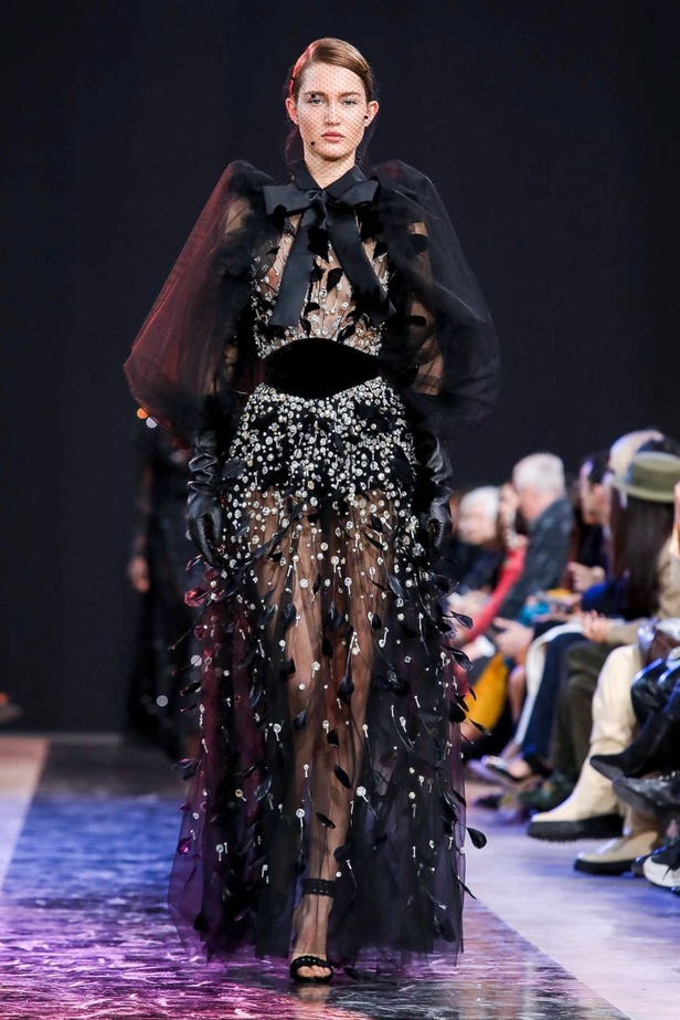 مجموعة Elie Saab لخريف وشتاء 2020-2021 خلال اسبوع الموضة في باريس