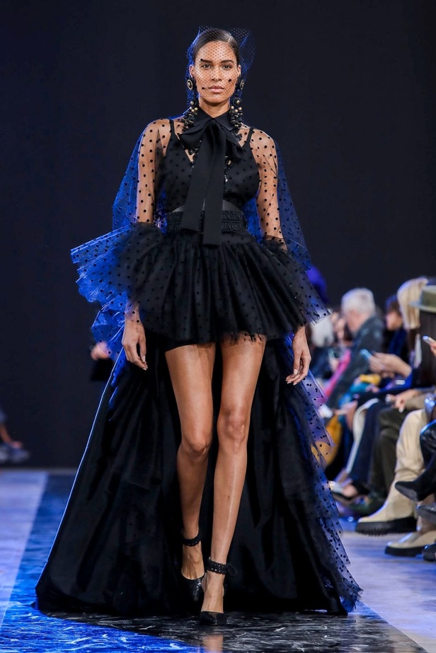 مجموعة Elie Saab لخريف وشتاء 2020-2021 خلال اسبوع الموضة في باريس