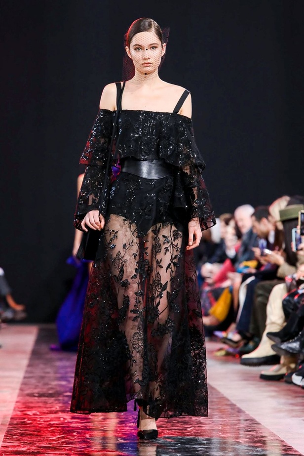 مجموعة Elie Saab لخريف وشتاء 2020-2021 خلال اسبوع الموضة في باريس