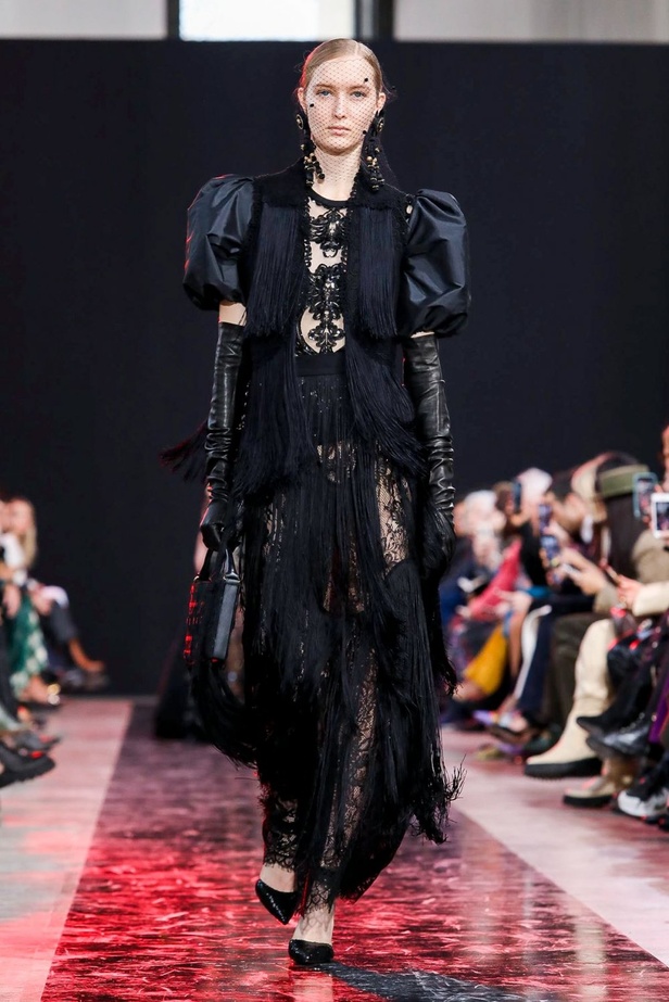 مجموعة Elie Saab لخريف وشتاء 2020-2021 خلال اسبوع الموضة في باريس