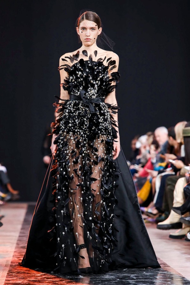 مجموعة Elie Saab لخريف وشتاء 2020-2021 خلال اسبوع الموضة في باريس