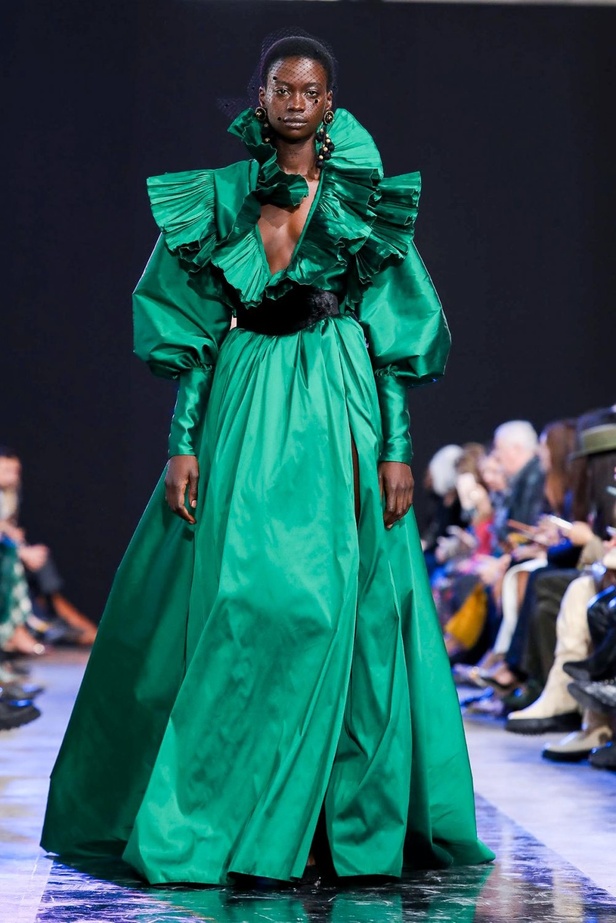 مجموعة Elie Saab لخريف وشتاء 2020-2021 خلال اسبوع الموضة في باريس