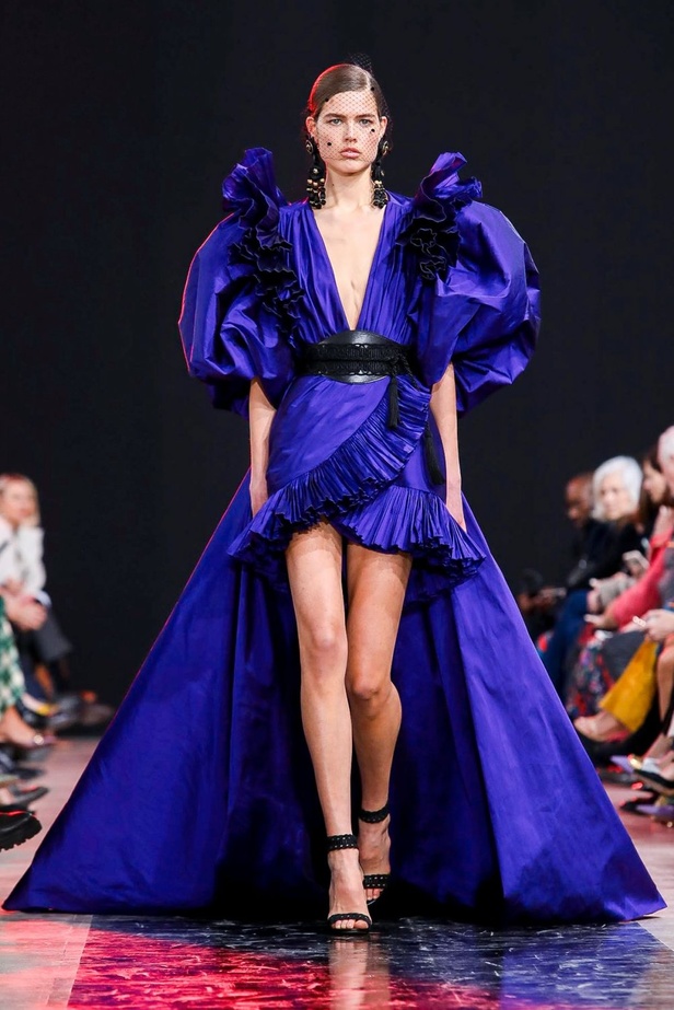 مجموعة Elie Saab لخريف وشتاء 2020-2021 خلال اسبوع الموضة في باريس