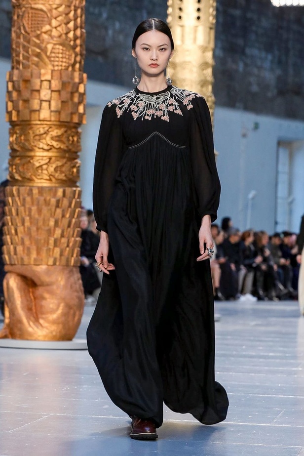 مجموعة كلوي Chloe لخريف وشتاء 2020-2021 خلال اسبوع الموضة في باريس