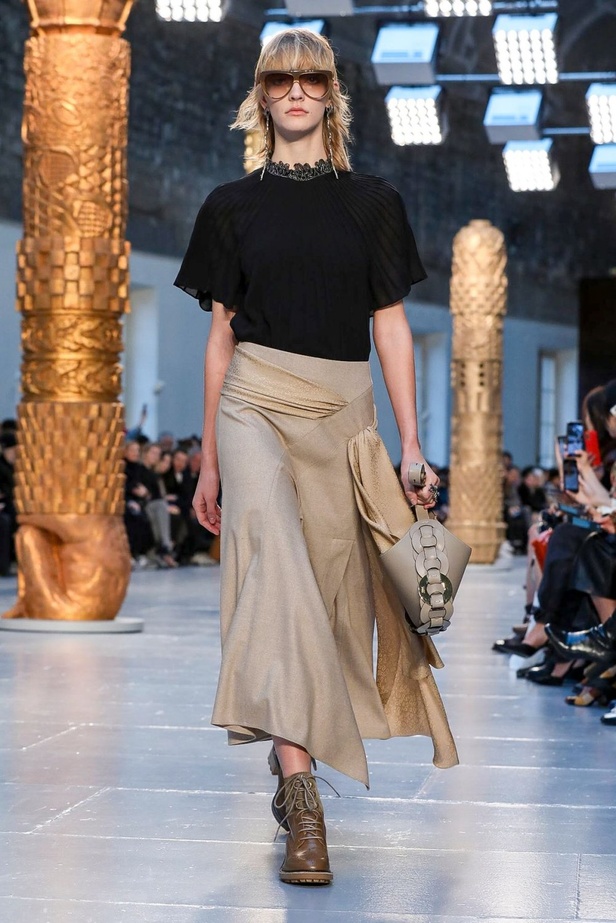 مجموعة كلوي Chloe لخريف وشتاء 2020-2021 خلال اسبوع الموضة في باريس