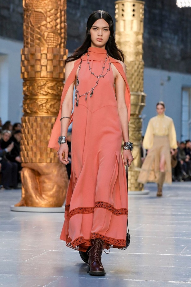 مجموعة كلوي Chloe لخريف وشتاء 2020-2021 خلال اسبوع الموضة في باريس