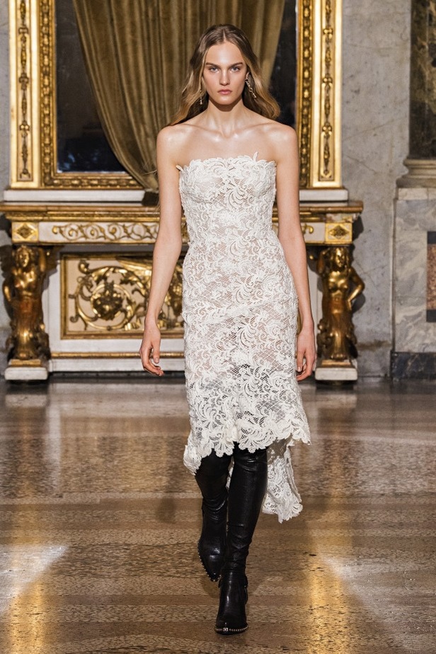 عرض ازياء ارمانو سيرفينو لموضة خريف وشتاء 2021-2022