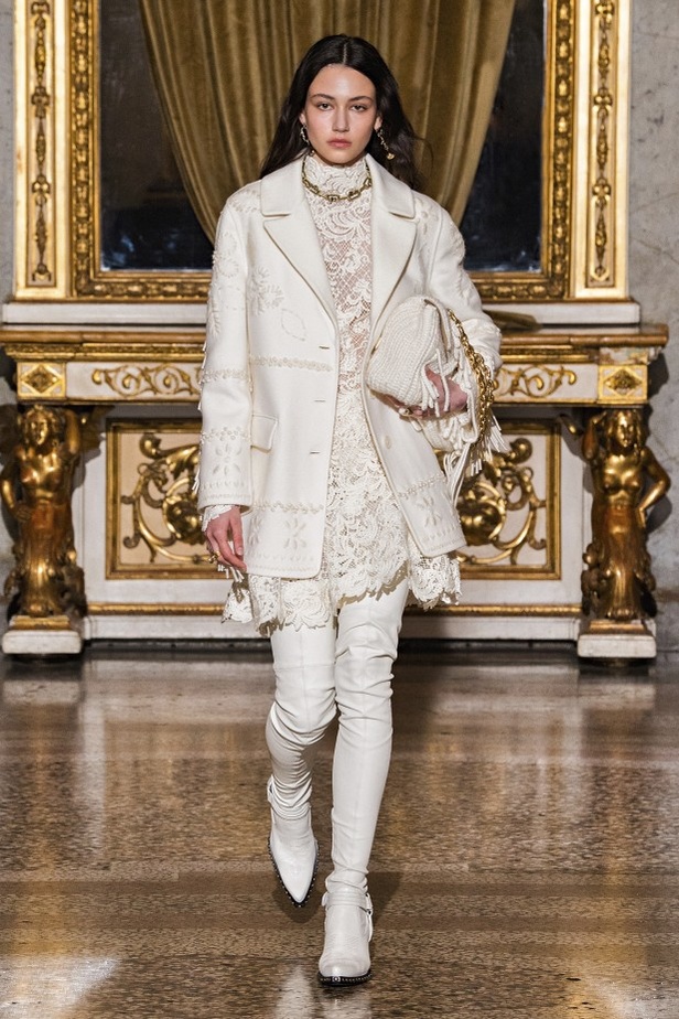 عرض ازياء ارمانو سيرفينو لموضة خريف وشتاء 2021-2022