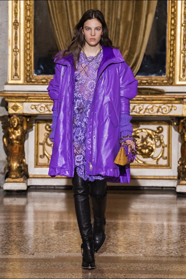 عرض ازياء ارمانو سيرفينو لموضة خريف وشتاء 2021-2022