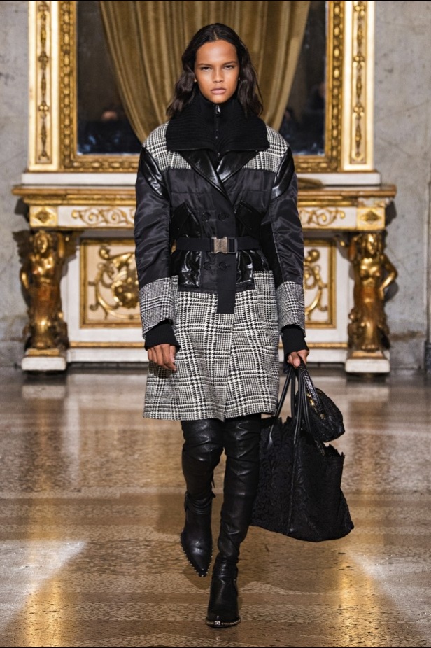 عرض ازياء ارمانو سيرفينو لموضة خريف وشتاء 2021-2022