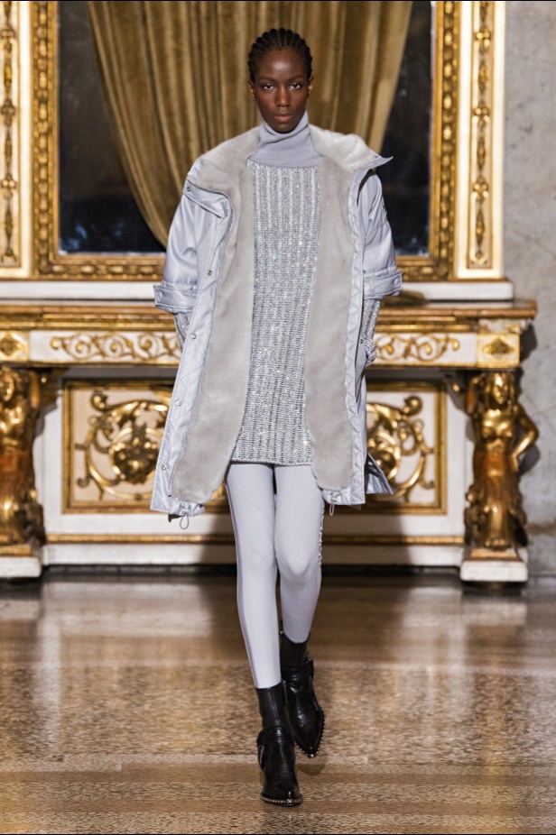 عرض ازياء ارمانو سيرفينو لموضة خريف وشتاء 2021-2022