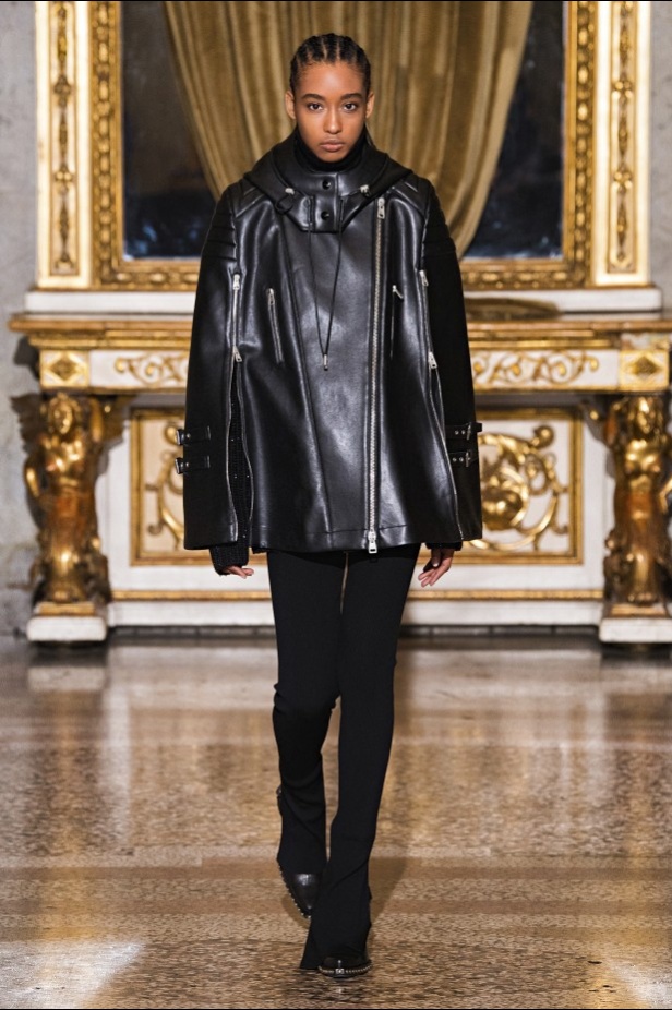 عرض ازياء ارمانو سيرفينو لموضة خريف وشتاء 2021-2022