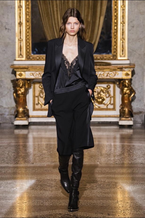 عرض ازياء ارمانو سيرفينو لموضة خريف وشتاء 2021-2022