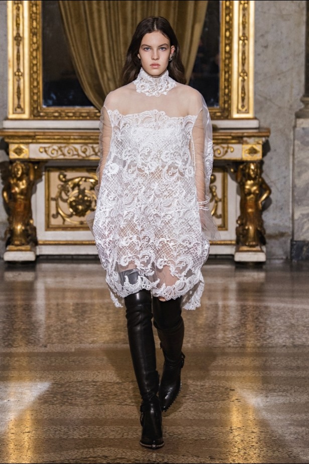 عرض ازياء ارمانو سيرفينو لموضة خريف وشتاء 2021-2022