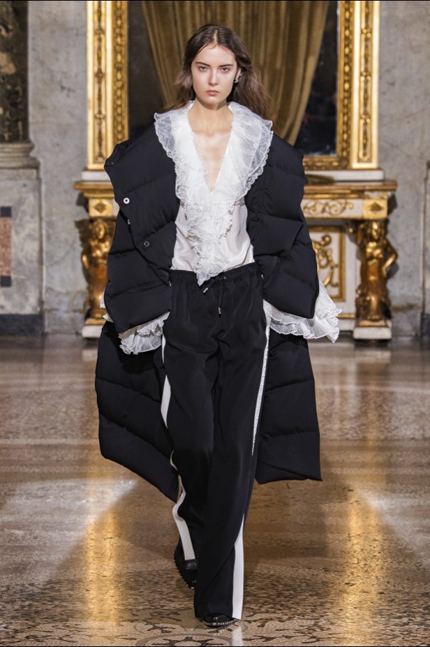 عرض ازياء ارمانو سيرفينو لموضة خريف وشتاء 2021-2022