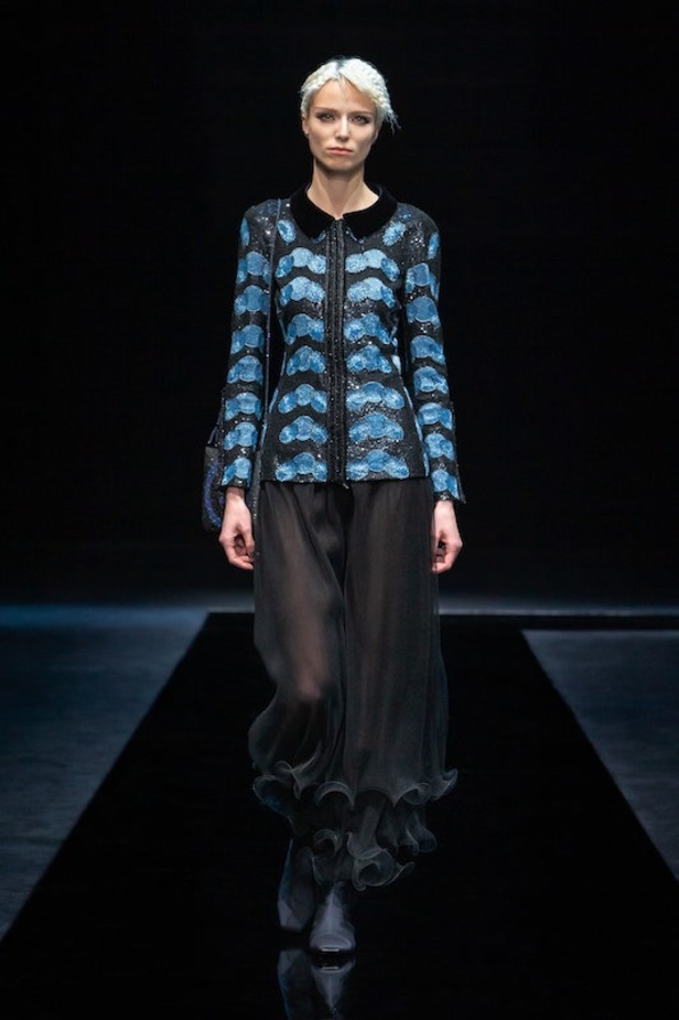 من عرض ازياء جيورجيو ارماني لموسم خريف وشتاء 2021