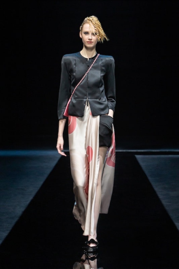 من عرض ازياء جيورجيو ارماني لموسم خريف وشتاء 2021