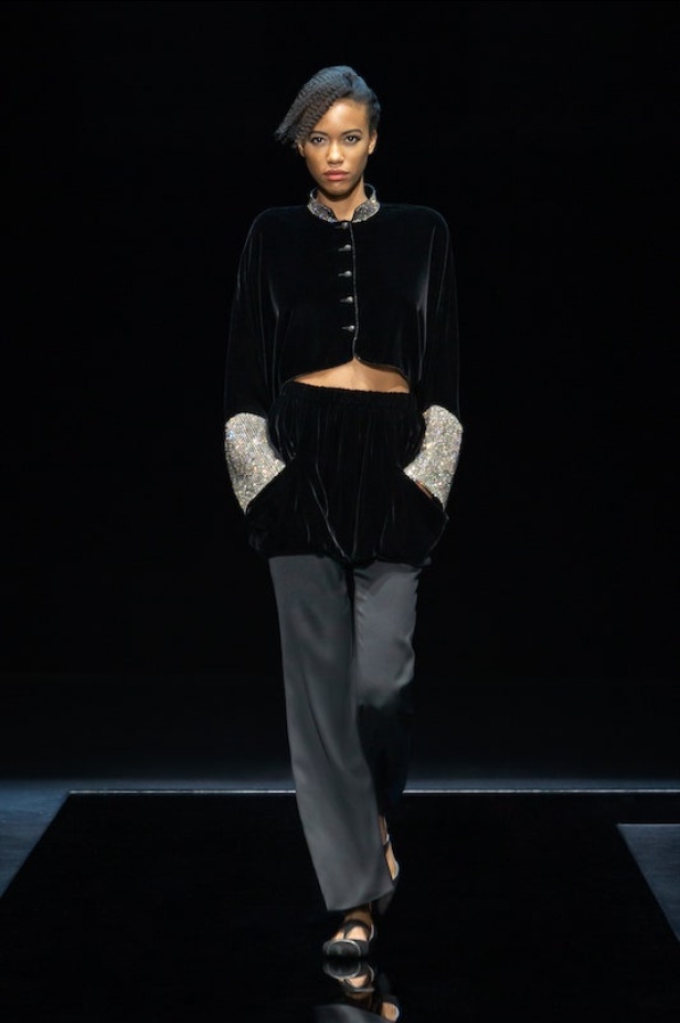 من عرض ازياء جيورجيو ارماني لموسم خريف وشتاء 2021