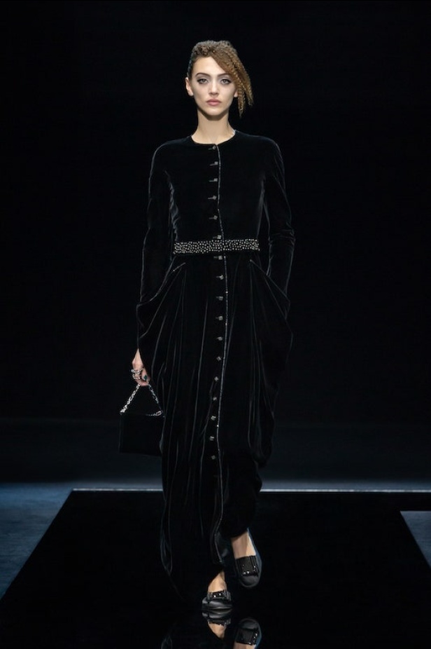 من عرض ازياء جيورجيو ارماني لموسم خريف وشتاء 2021