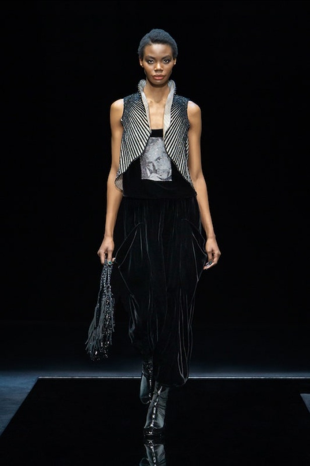 من عرض ازياء جيورجيو ارماني لموسم خريف وشتاء 2021