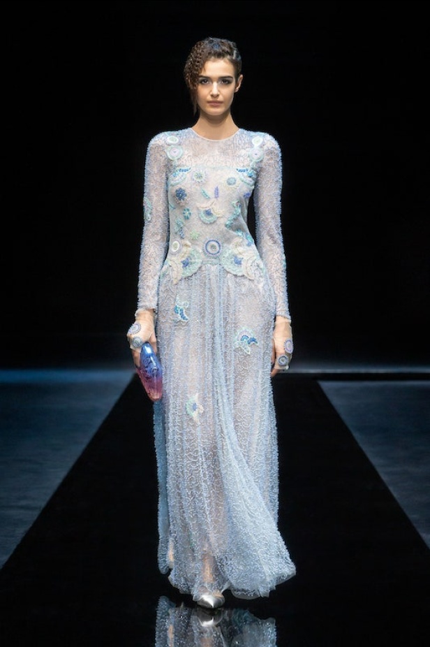 من عرض ازياء جيورجيو ارماني لموسم خريف وشتاء 2021