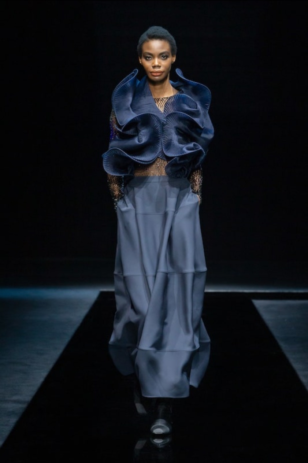 من عرض ازياء جيورجيو ارماني لموسم خريف وشتاء 2021