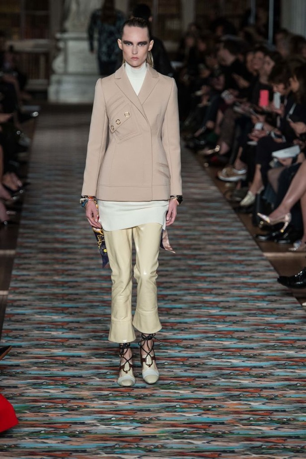 من باريس الى لندن.. مجموعة ديور كروز 2017!