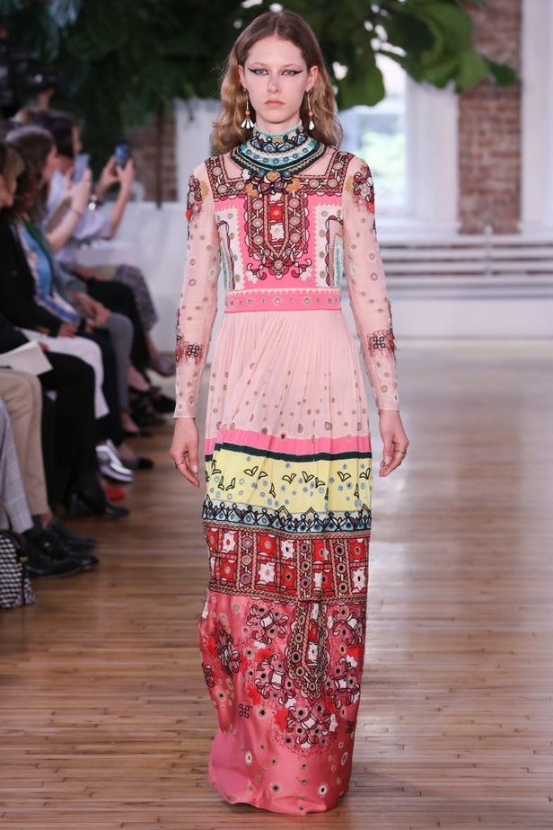 بالصور مجموعة ازياء فالنتينو ريزورت 2018