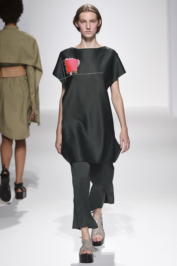 مجموعة Chalayan لربيع وصيف 2017