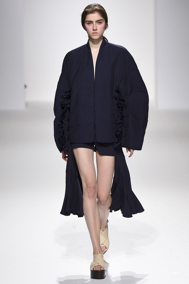 مجموعة Chalayan لربيع وصيف 2017